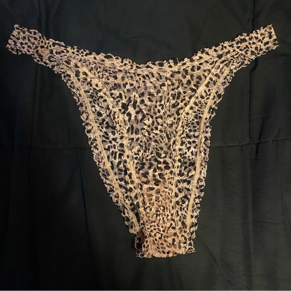 Victoria’s Secret The Lacie Leopard Brazilian panty - 
size Large - Picture 1 of 3